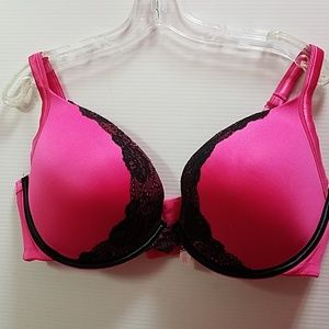 Lightly padded underwire bra